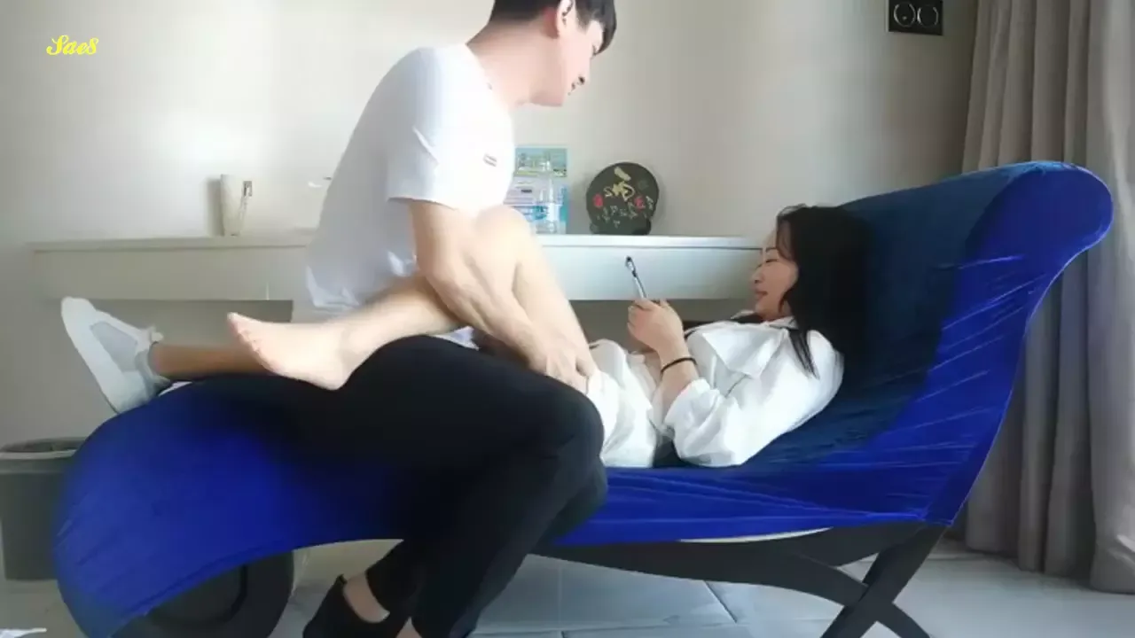 勾引欲求不满寂寞骚人妻耍朋友